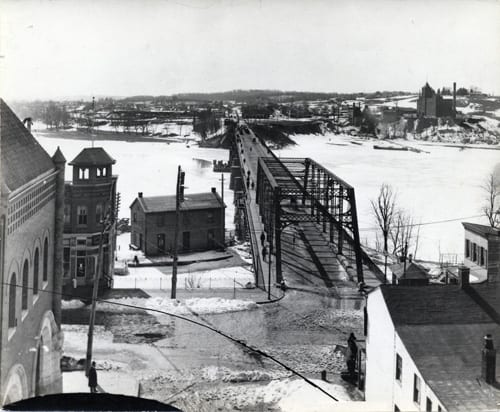 View of Aqueduct Bridge and Rosslyn from Georgetown, ca. 1900. The American Brewery is located in upper right. (Arlington Public Library)