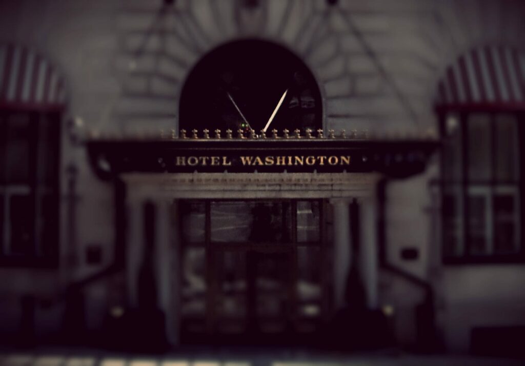 Hotel Washington entrance