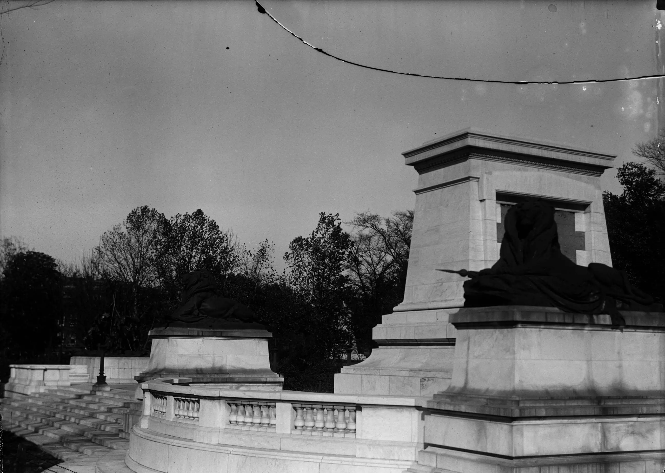 Grant memorial lions in 1917
