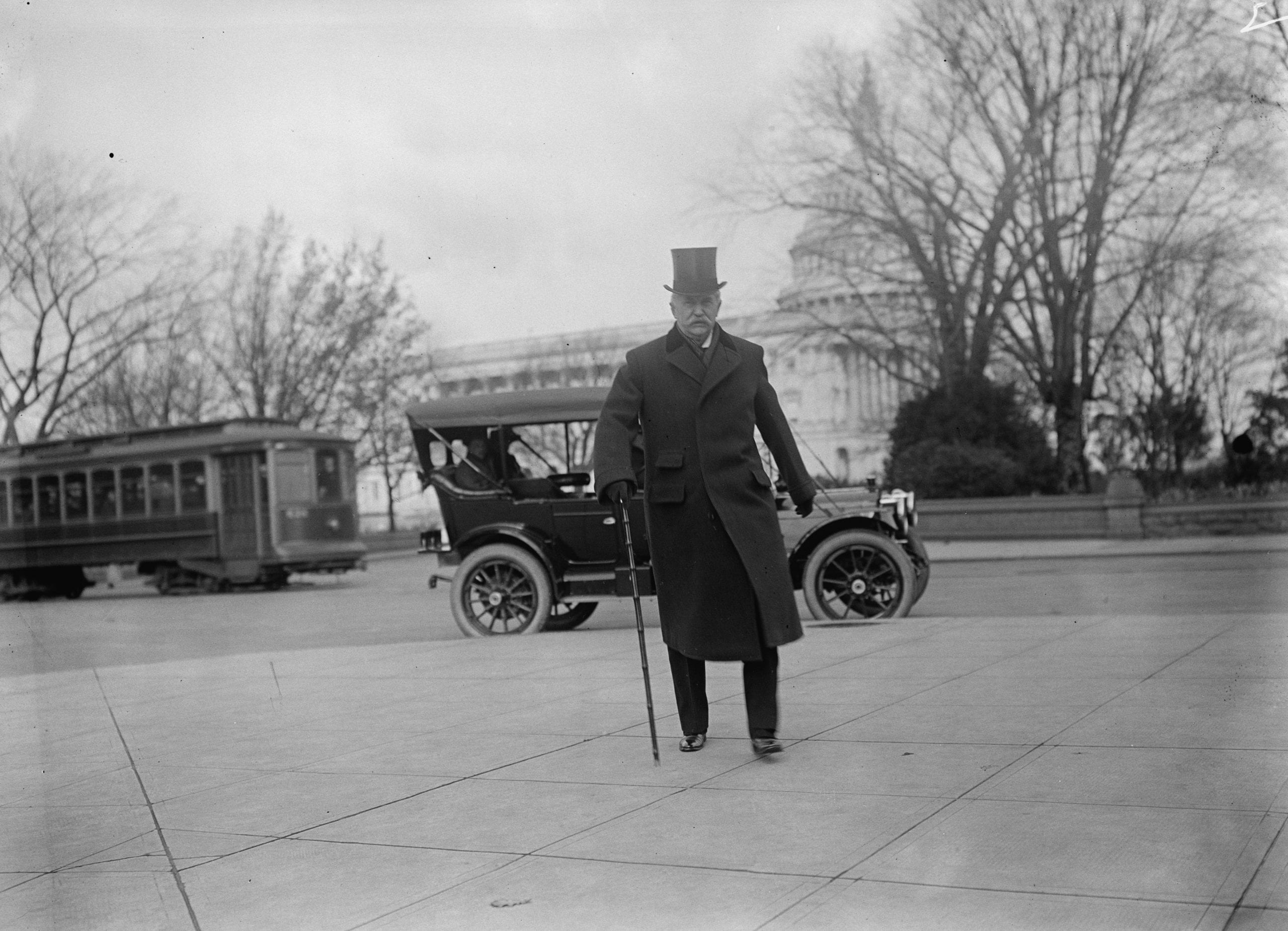 j-p-morgan-visiting-washington-in-1912-walking-in-front-of-the