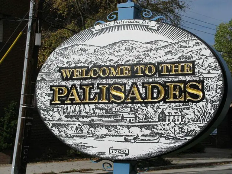Welcome to the Palisades sign