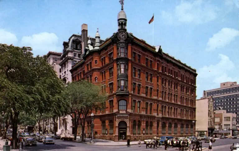 National Savings and Trust Building in 1960