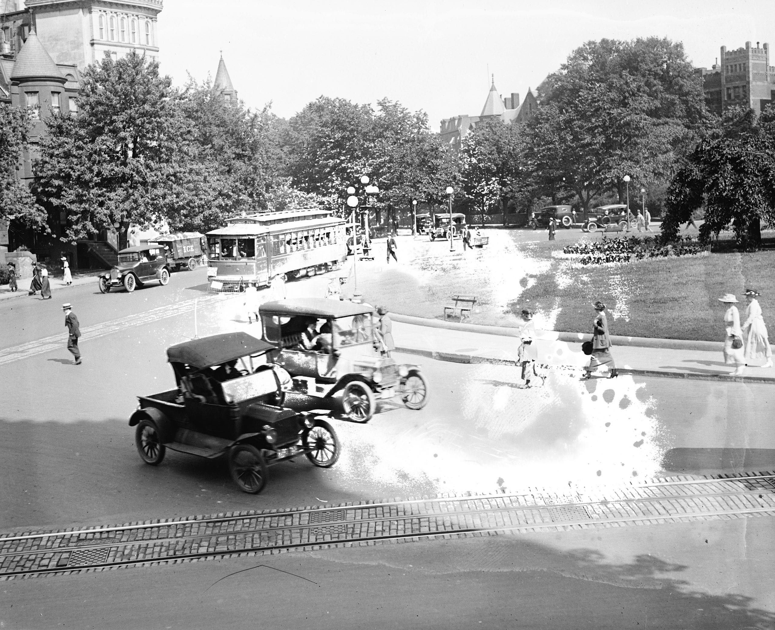 Traffic, 14th & Thomas Circle