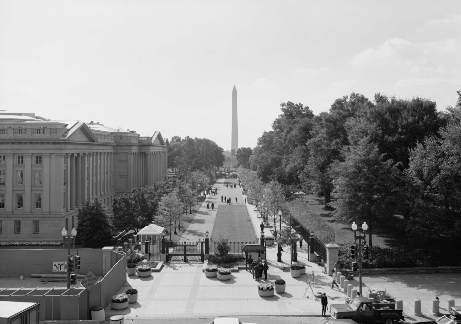 An Incredible View of the Washington Monument in the Early 1980s