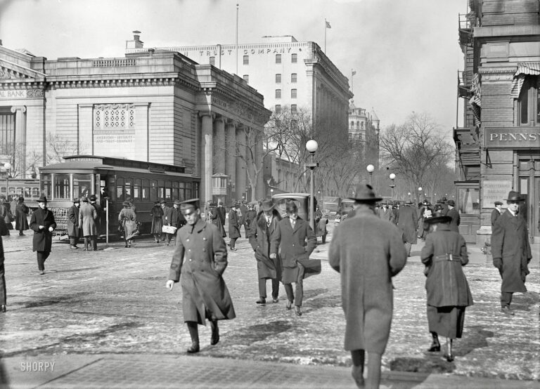 Washington, D.C., circa 1917. "Street scene, 15th and G Streets near Riggs National Bank." Harris & Ewing Collection glass negative.