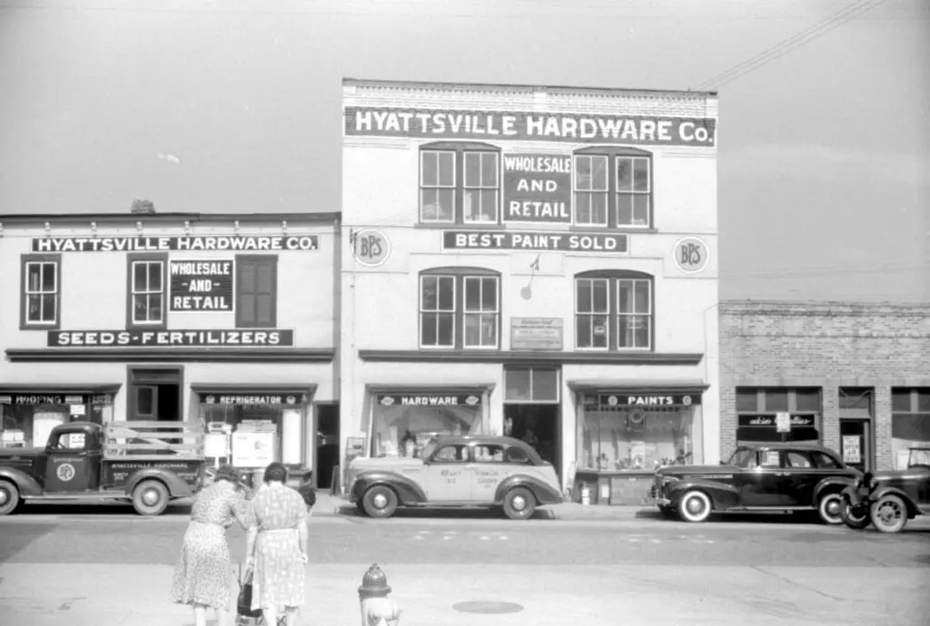 Hyattsville Hardware in 1940
