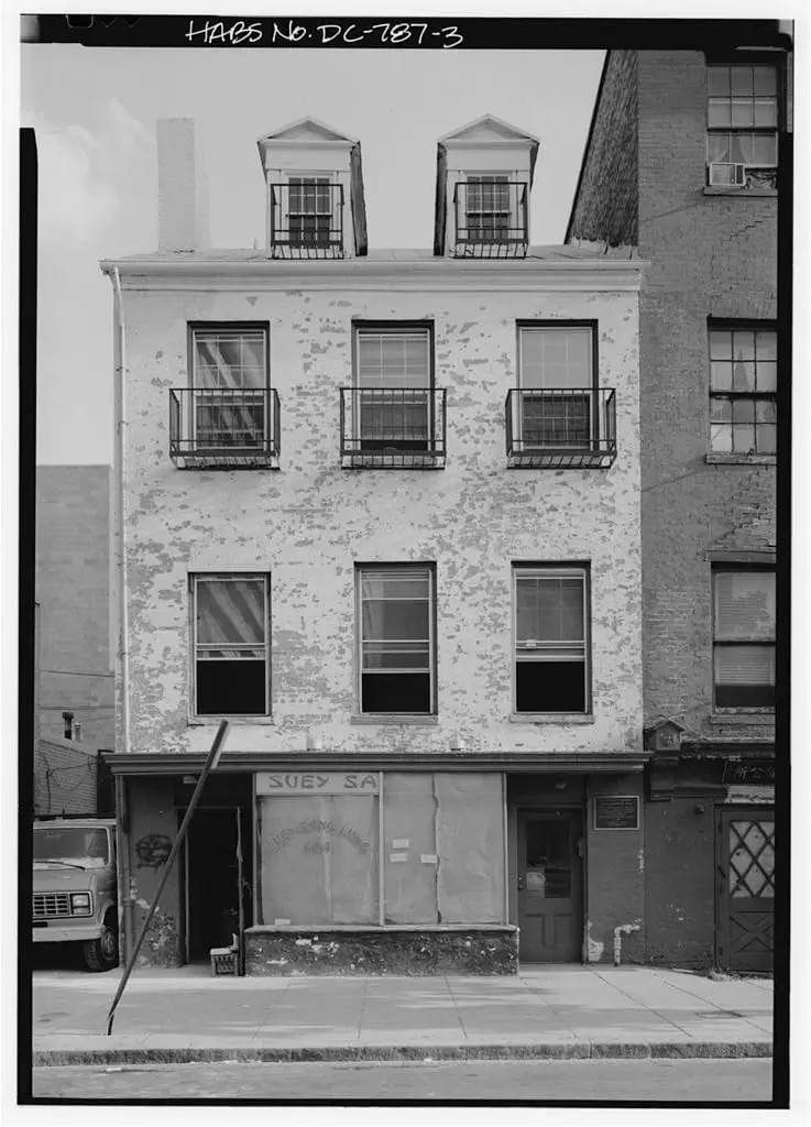 The boarding house undergoing renovations in 1988. The construction of the storefront and removal of the both the first and second story door are clearly visible.
