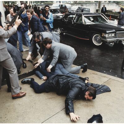 Photograph_of_chaos_outside_the_Washington_Hilton_Hotel_after_the_assassination_attempt_on_President_Reagan_-_NARA_-_198514