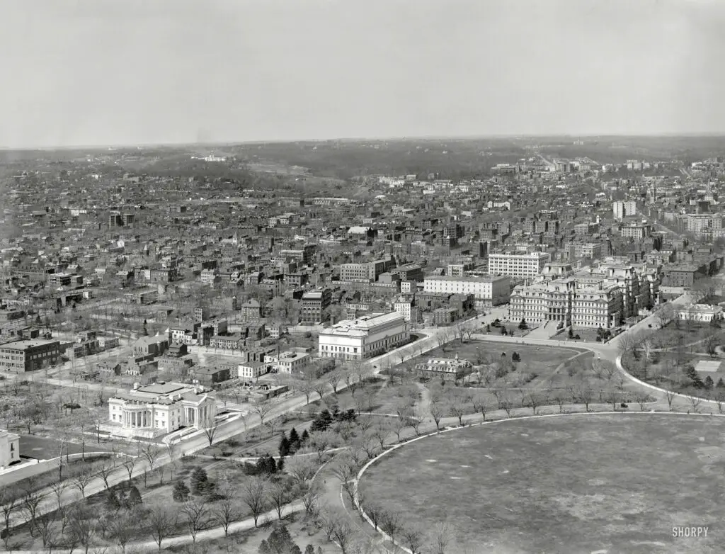 Circa 1911, landmarks include, from left, Memorial Continental Hall (headquarters of the Daughters of the American Revolution); the Corcoran Gallery of Art; State, War and Navy Building; and White House West Wingtip. 8x10 inch glass negative, Detroit Publishing Company.