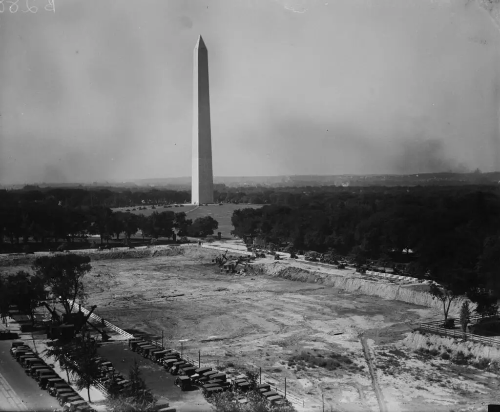 Washington Monument in 1928