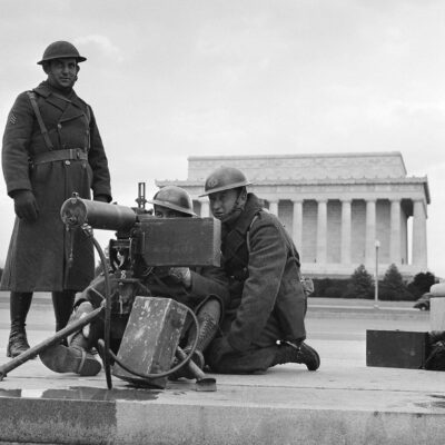 Machine gun sets up outside the Lincoln Memorial on December 8th, 1941