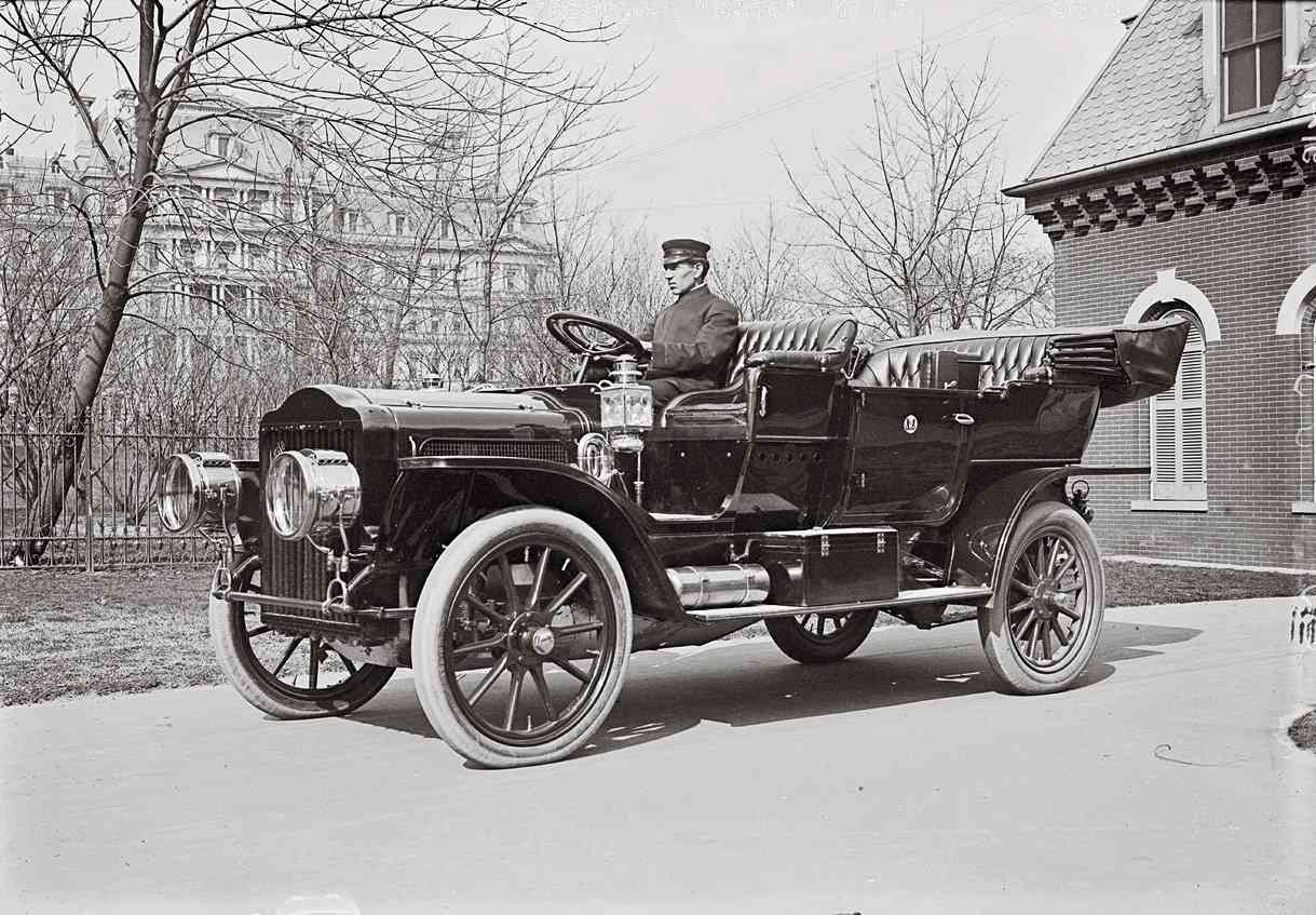 The President's 40-horsepower White Model M steam-powered touring car. March 1909. Photographed on the White House grounds in the early days of the Taft administration. In the back is the State Department, now the Eisenhower Executive Office Building. George Grantham Bain Collection.