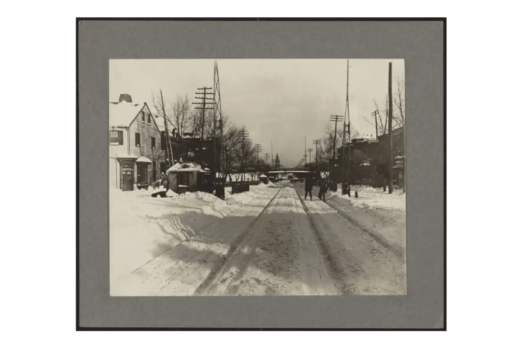 Snowy-street-with-streetcar-tracks-after-blizzard-of-1899