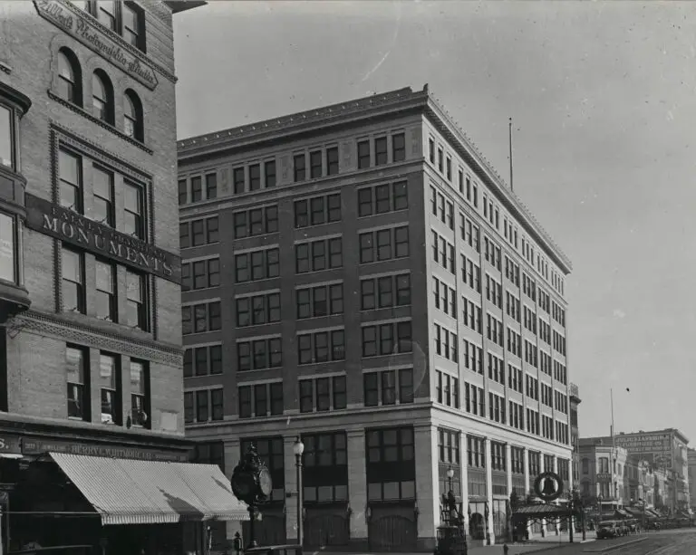Woodward-and-Lothrop-building