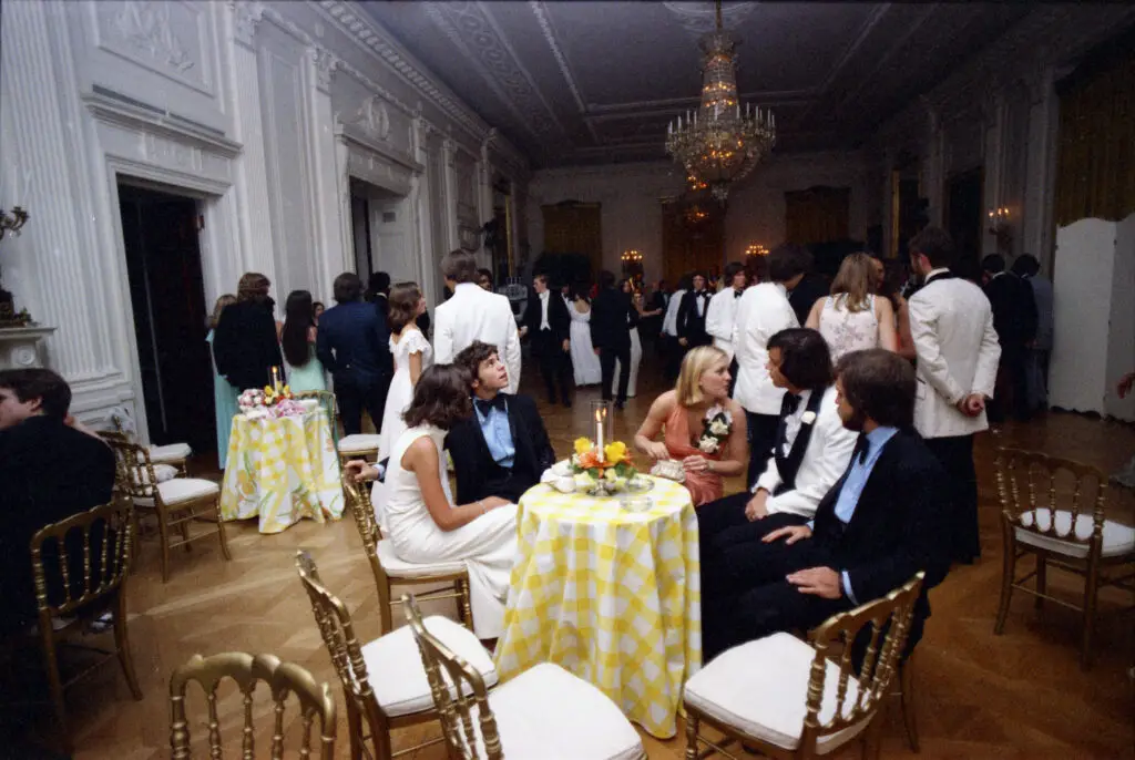 1975, May 31 – The East Room – The White House – Washington, DC – Susan Ford, Billy Pifer Students – seated, talking at small tables; formal wear– Holton Arm's Senior Prom - Susan Ford's Date