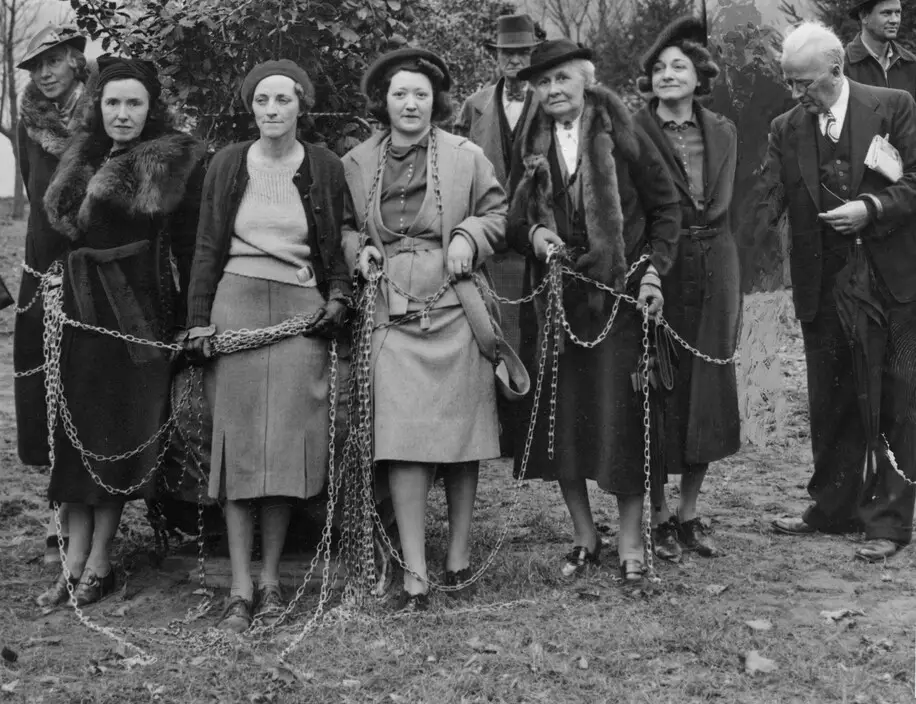 In 1938, women carry the chains they intended to use if the cherry trees were removed. (New York Times/Redux)