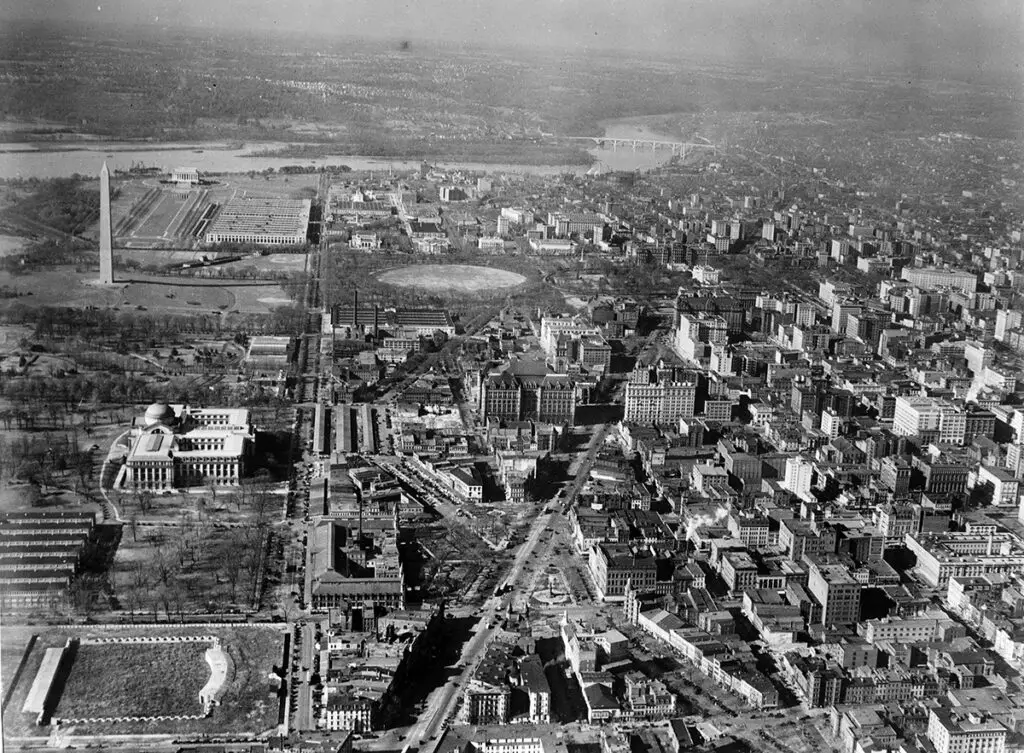 Aerial view of Pennsylvania Ave. looking west, ca. 1930. (Records of the Public Buildings Service, National Archives)
