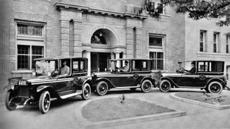 Cars lined up outside the Whitelaw Hotel