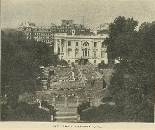 1902 construction showing workers restoring the East Wing according to Jefferson's original plan