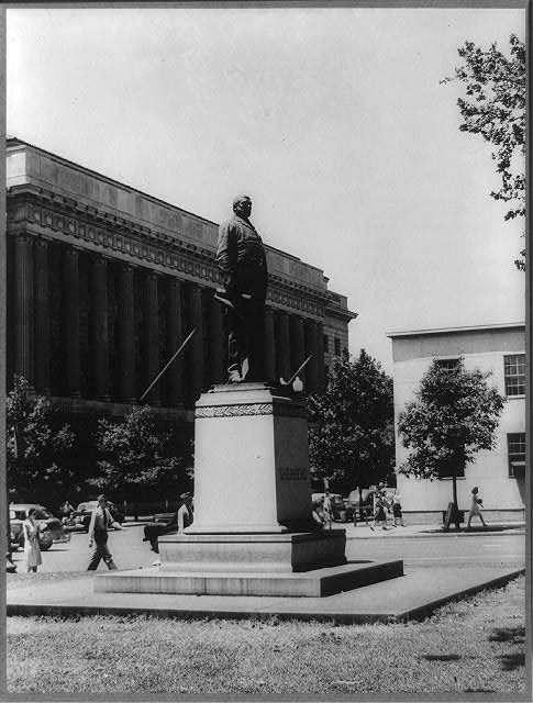Bronze statue of Boss Shepherd by sculptor Ulric Stonewall Jackson Dunbar