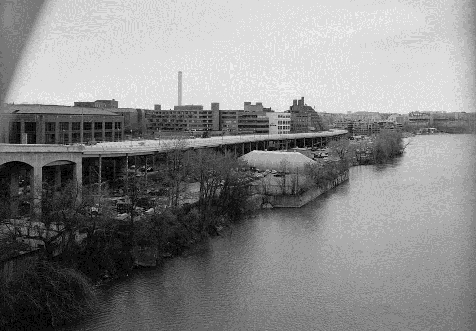Looking southeast along the Potomac River at the Georgetown waterfront in 1967, with the elevated Whitehurst Freeway visible at left.