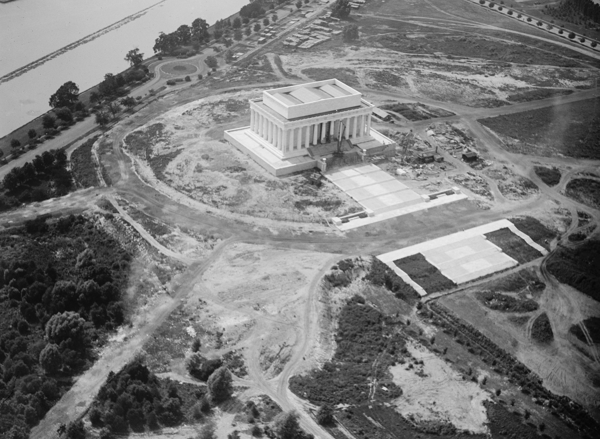 Aerial view of the Lincoln Memorial under construction in West Potomac Park, before completion in 1922