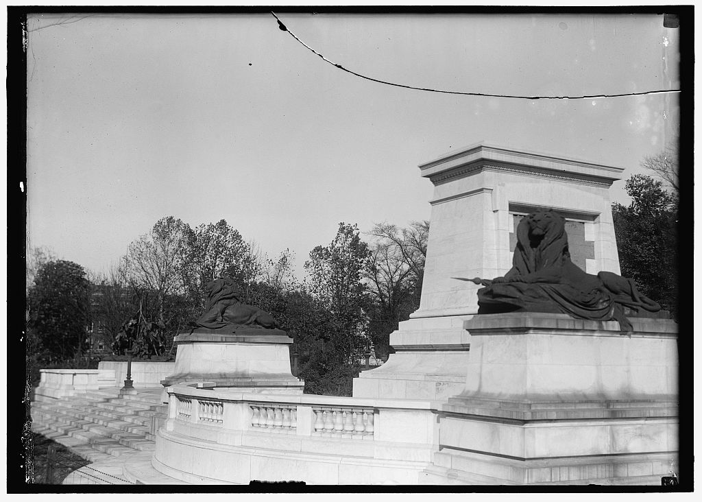 Grant Memorial lions at the Capitol Reflecting Pool, Washington D.C., 1917