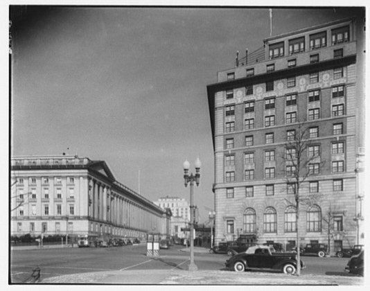 The Hotel Washington on 15th Street in the late 1930s