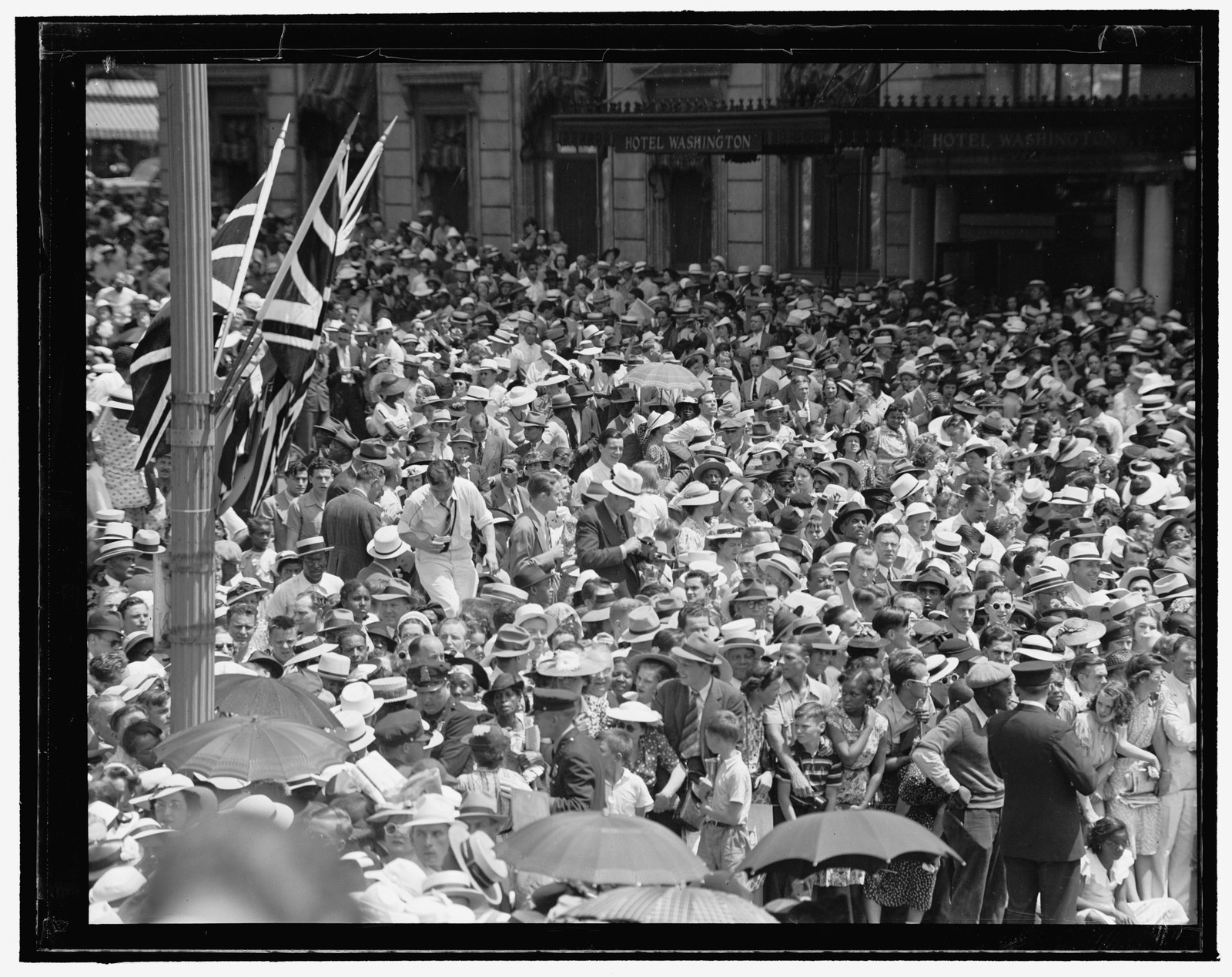 Crowds with British flags outside the Hotel Washington in June 1939