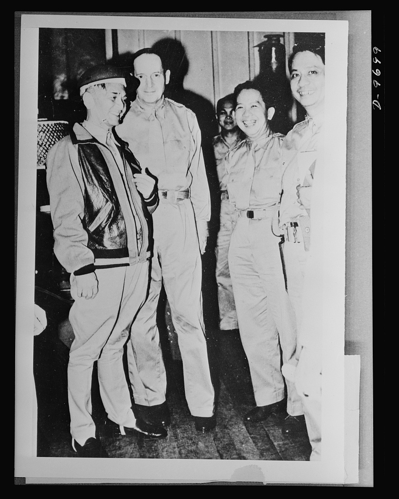 General Douglas MacArthur and President Manuel Quezon conferring in the Philippines, 1942