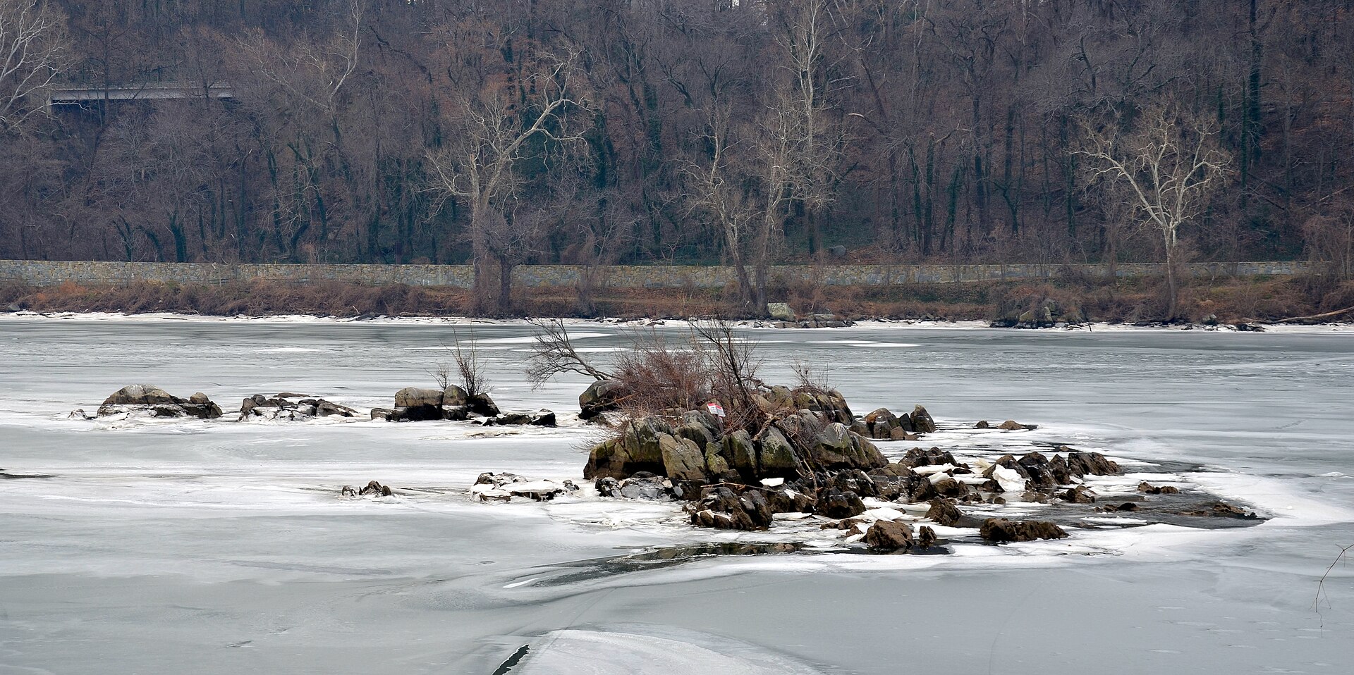 Three small granite islets in the Potomac River west of Key Bridge in Washington DC, the location where the never-built Three Sisters Bridge would have landed.