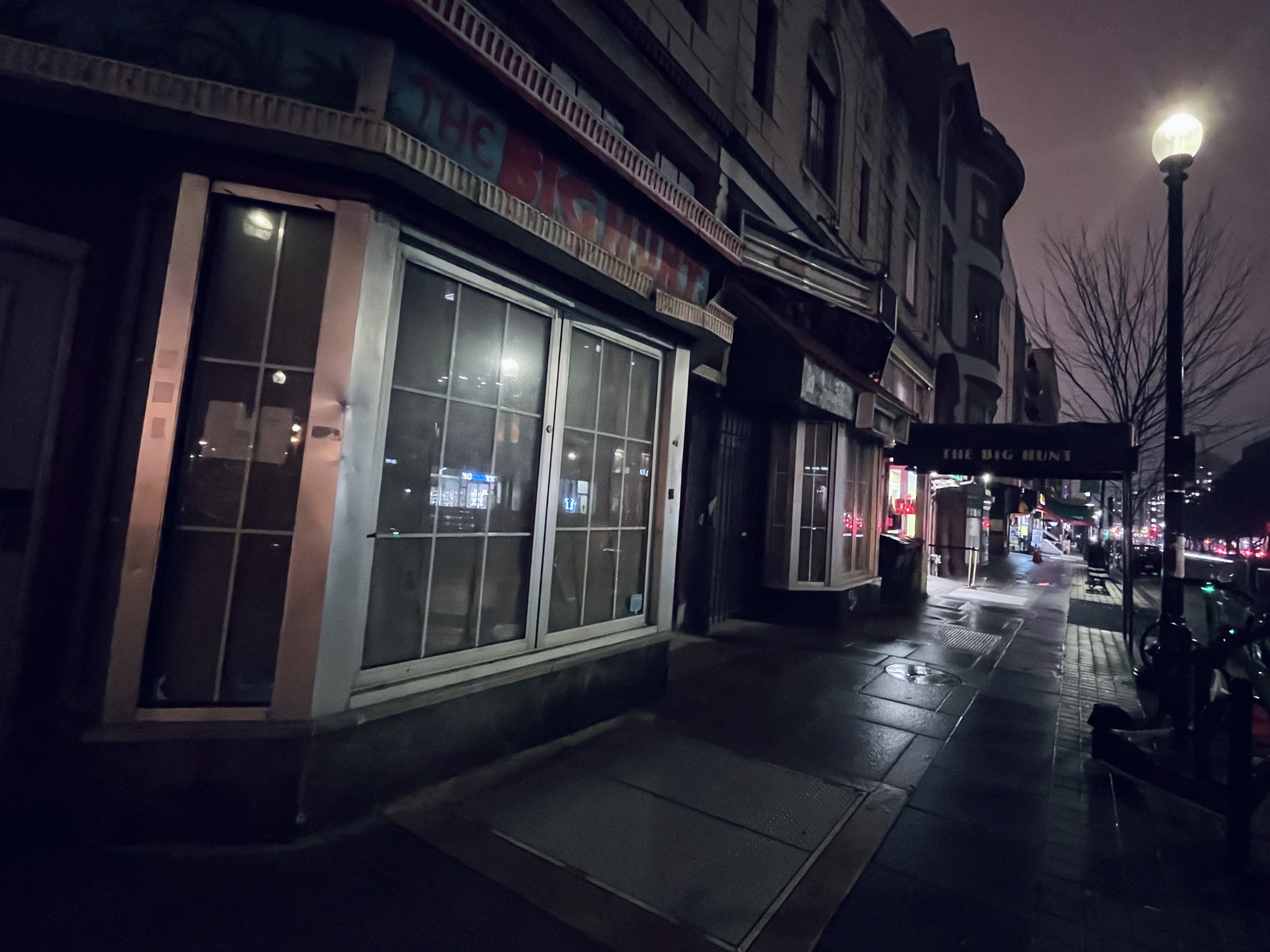 Vacant Big Hunt storefront on Connecticut Avenue