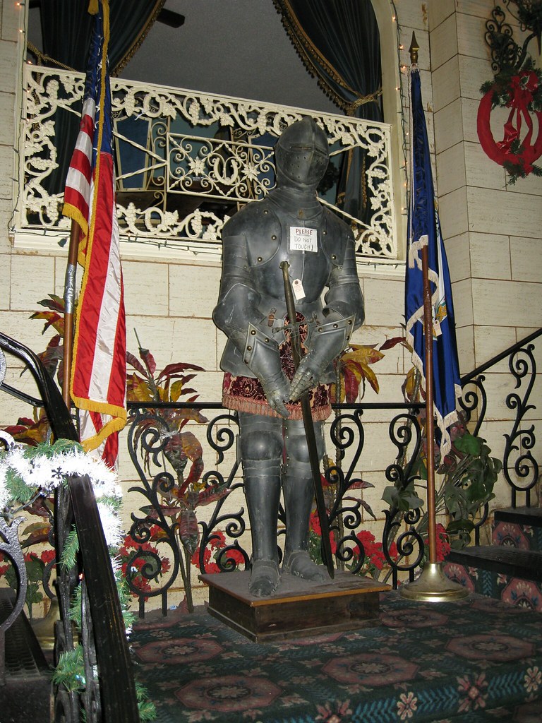 Suit of armor on display at Tom Sarris Orleans House, January 2008