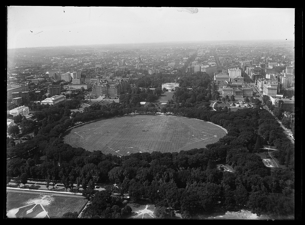 Aerial view of the White House by Harris and Ewing, between 1921 and 1923