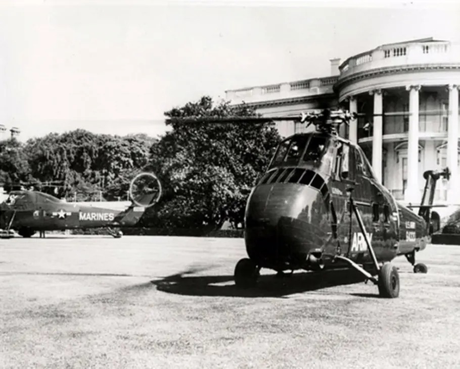 Army H-34C of the Executive Flight Detachment and Marine HUS-1 of HMX-1 in the summer of 1958