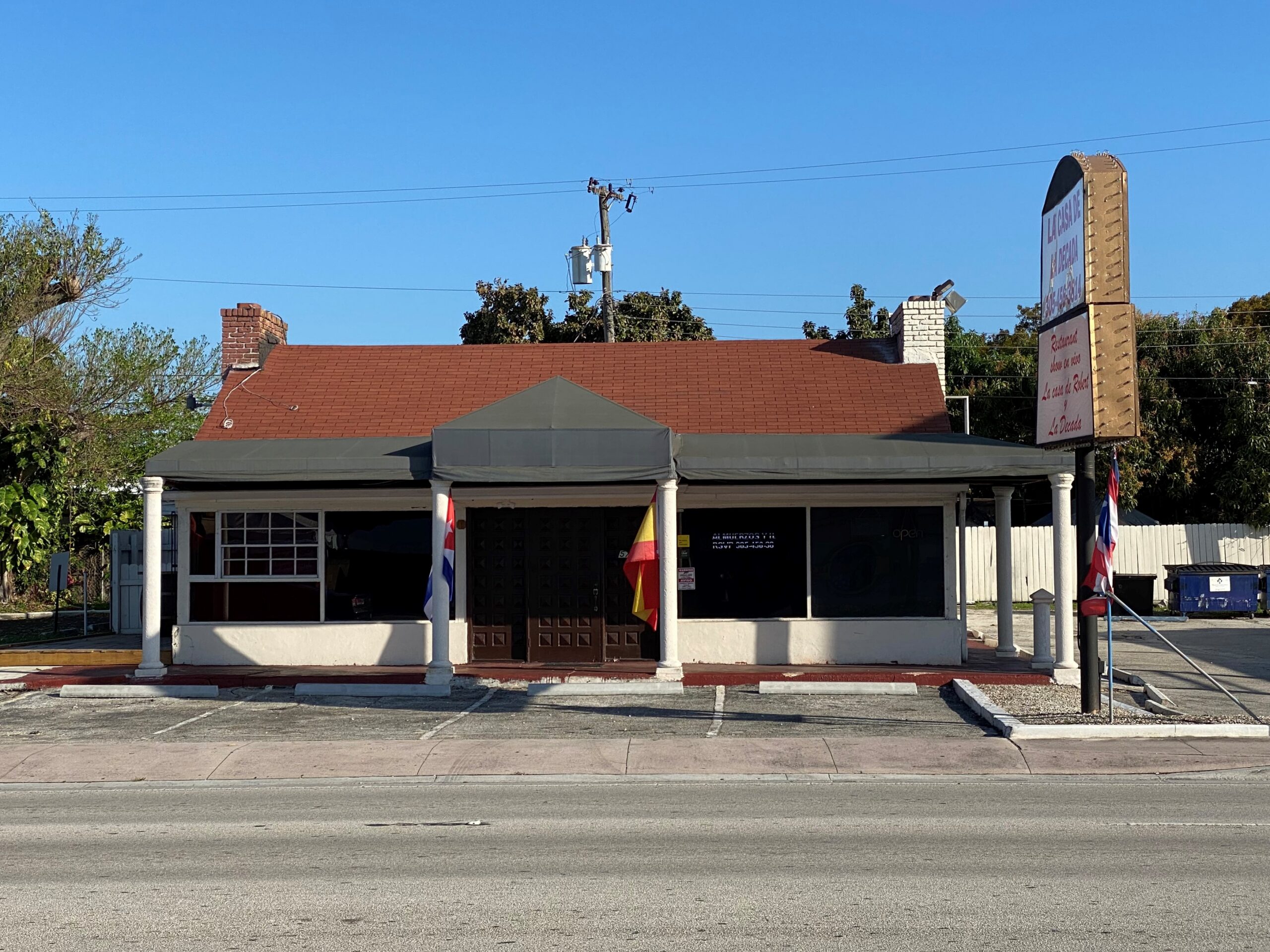 Former Toddle House cottage-style exterior in Miami, Florida, now a Cuban restaurant, showing the small one-story brick chain diner type