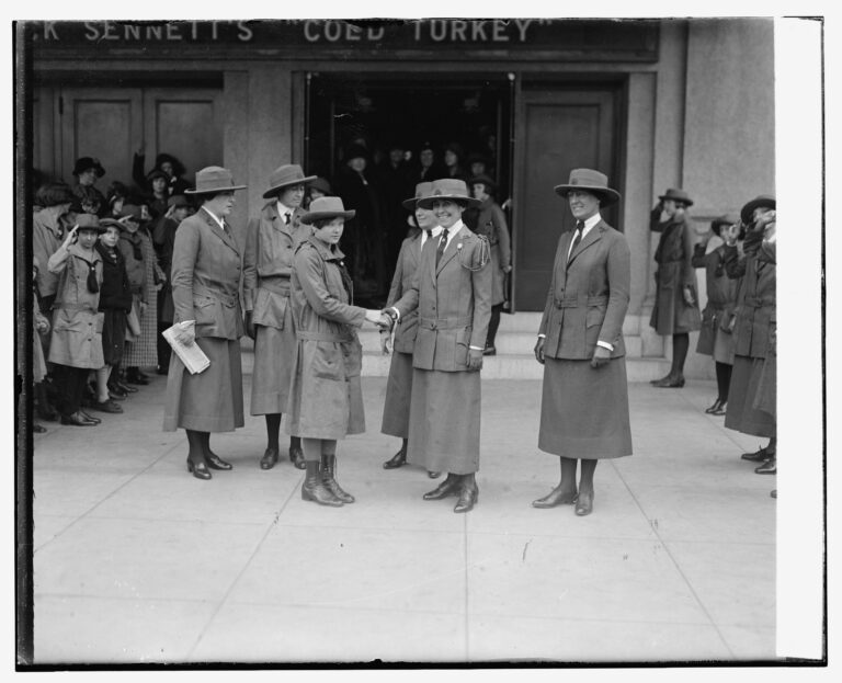 Grace Coolidge shakes hands with Leona Baldwin outside the Tivoli Theater in 1925