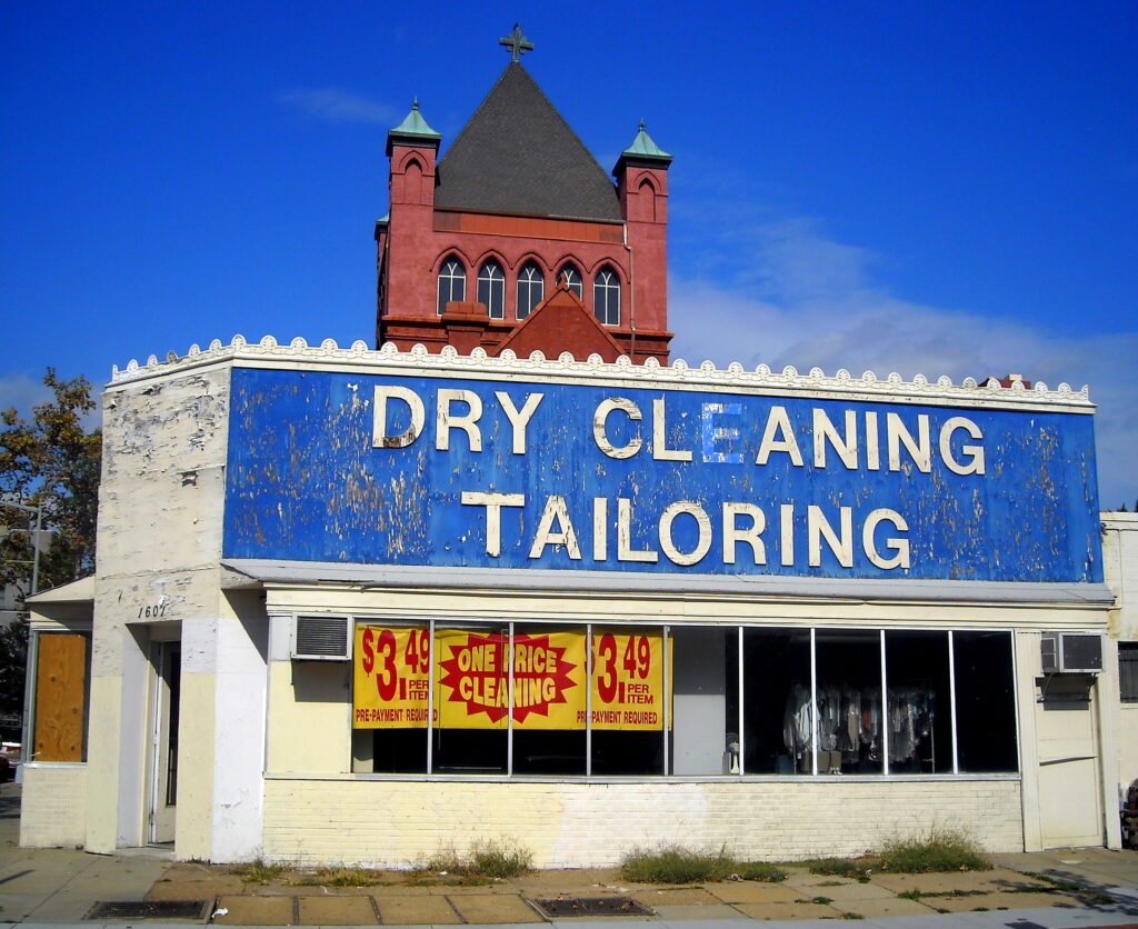 Corner storefront of Q Street Cleaners at 1601 14th Street NW in 2008