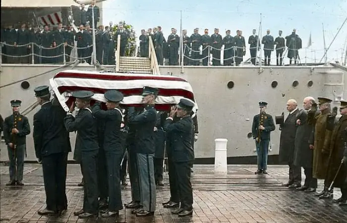 Unknown Soldier from World War I being taken from the USS Olympia at the Washington Navy Yard and transported to the US Capitol to lay in state (DC Public Commons)