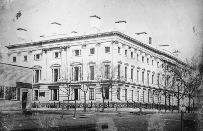 A Look at the Amazing Old Photo of the General Post Office in ...