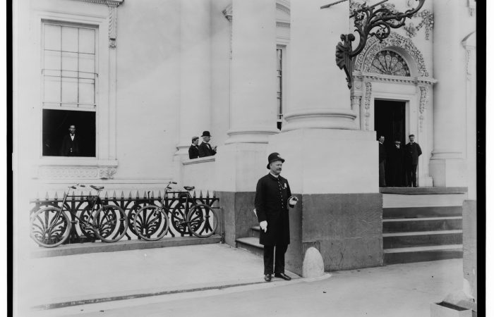 Policeman standing guard at entrance to White House