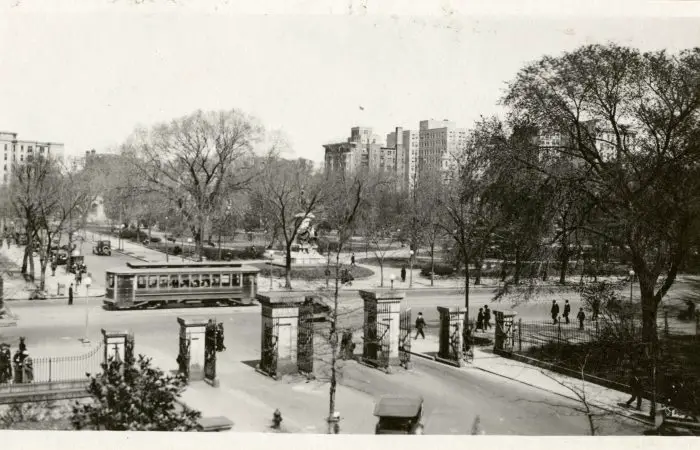 Lafayette Park seen from the Old Executive Office Building in 1919 (RU007355 - Martin A. Gruber Photograph Collection, 1919-1924, Smithsonian Institution Archives )