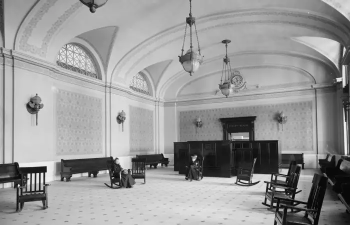 ladies' waiting room at Union Station