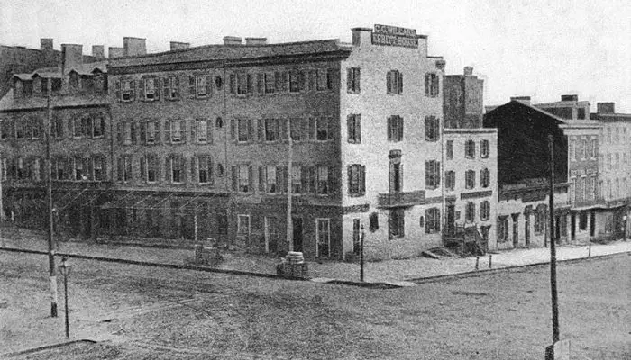 Ebbitt House in 1865 as photographed by Matthew Brady (Wikipedia)