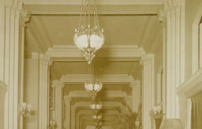 Peacock-Alley-in-the-Willard-Hotel